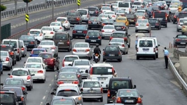 Türkiye'de 4 Kişiye 1 Araç Düşüyor