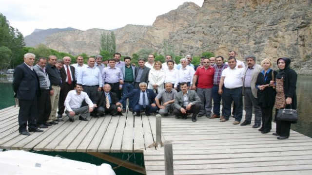 Başkanlar Uzundere'de Stres Attı