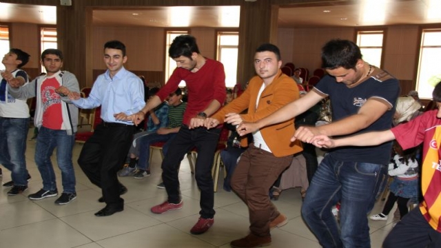 'Halay'ın Fendi Rap'i Yendi'