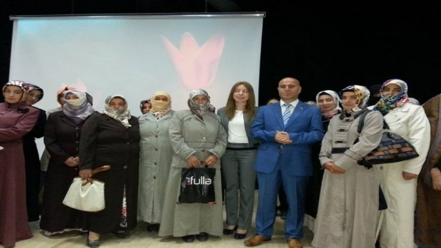 12 Bayan Çiftçiye Süt Sağım Makinası Verildi