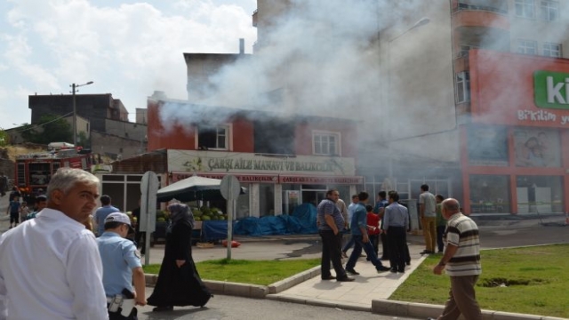 Erzurum'da İki Katlı Binada Yangın Çıktı