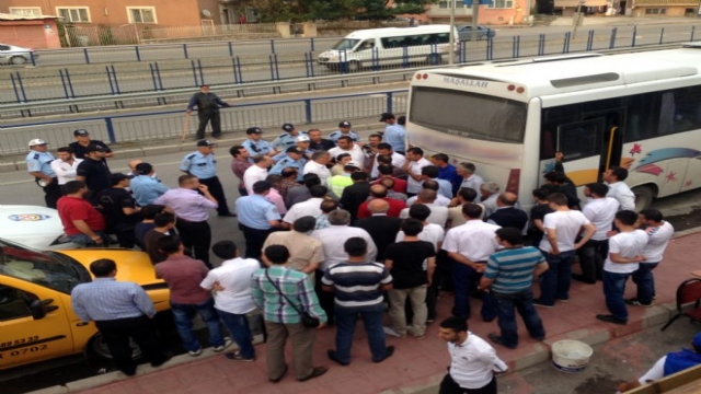 Ehliyetini Kaptırınca Yolu Trafiğe Kapattı