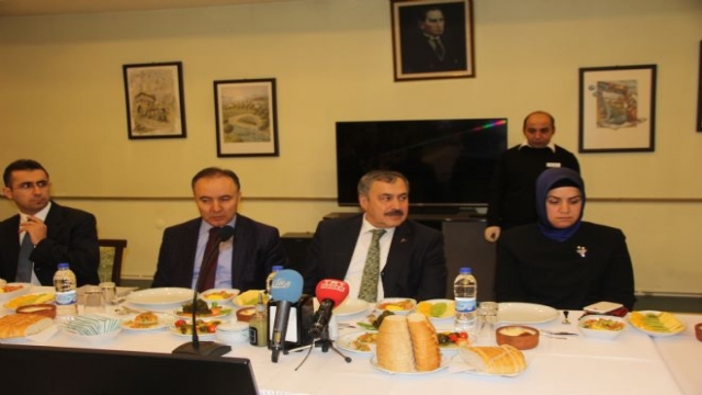 Bakan Eroğlu,  Erzurum'da Temaslarda Bulundu