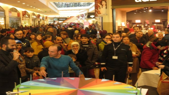 Çarkıfelek Döndü, 2 Bin Kişi Anında Hediye Kazandı