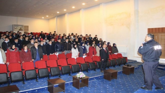Narman Emniyeti'nden Öğrencilere Konferans
