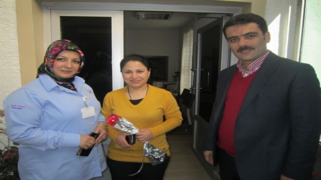 Kadınlar Gününde Hemşirelere Gül Dağıtıldı