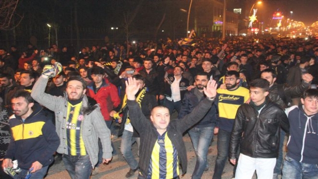 Erzurum'da Fenerbahçe Taraftarlarının Galibiyet Coşkusu