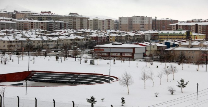 Nisan Ayı Ortasında Erzurum'da Lapa Lapa Kar