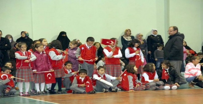 Oltu'da Bayram Coşkusunu Bekleyerek Tükettiler