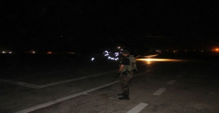 Ağrı'da Yaralanan 8 Asker Helikopterle Getirildi