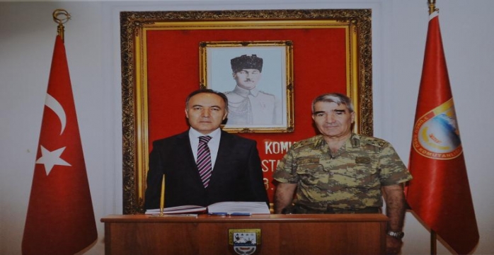 Vali Altıparmak 3. Ordu Komutanlığını Ziyaret Etti