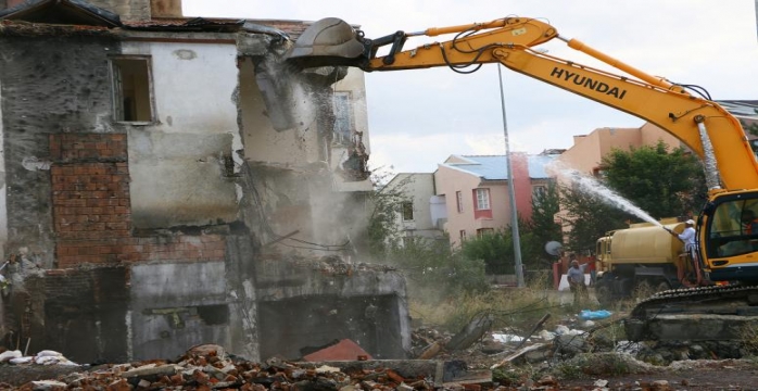 Aziziye Metruk Yapılardan Temizleniyor