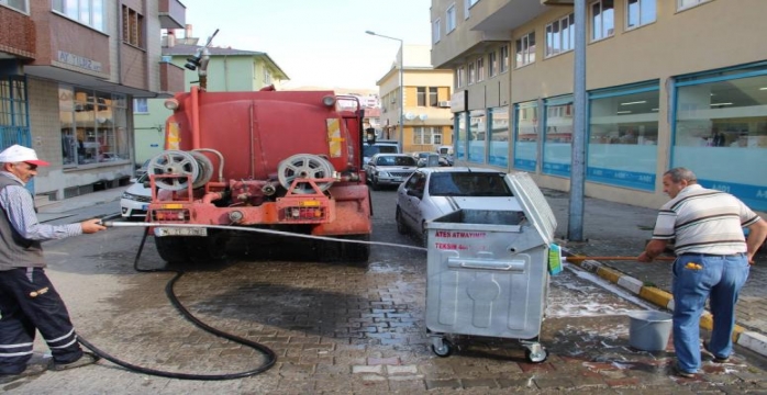 Oltu'daki Çöp Konteynırları Yıkandı