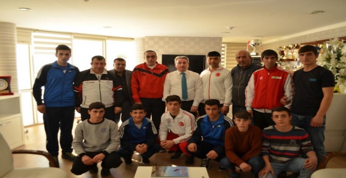 Ringin Şampiyonları Ödüllendirildi