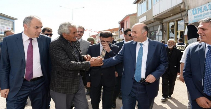 Vali Azizoğlu, Karayazı İlçesini Ziyaret Etti