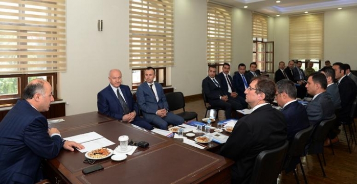 Kaymakamlar Toplantısı Vali Azizoğlu Başkanlığında Yapıldı
