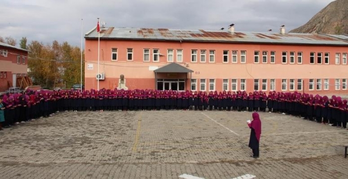 Oltu'da İmam Hatipli Kızlar, Şehitlere Hatim Okuyor!