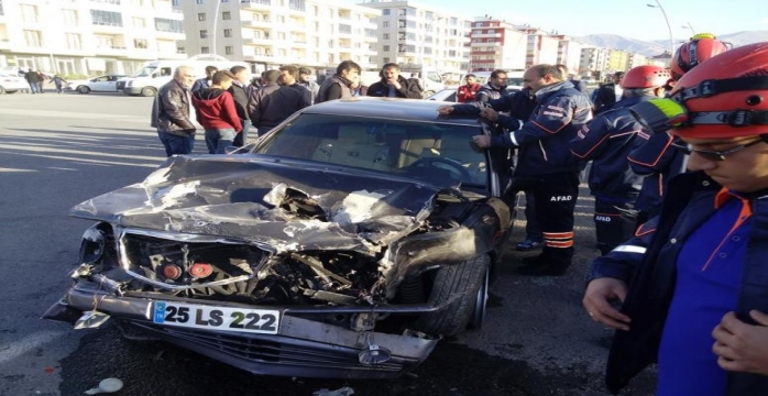 Erzurum'da Trafik Kazası: 4 Yaralı!