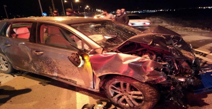 Erzurum'daki Trafik Kazasında Otomobilin Kopan Motoru 10 Metre Fırladı!