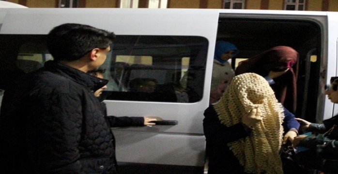 İzmir'de Yakalanan FETÖ'nün Yeğenleri Erzurum'a Getirildi!