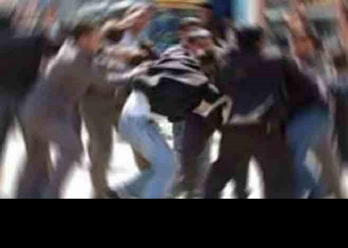 Boşanma Davası Sonrası Birbirlerine Girdiler!