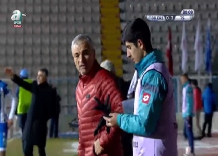 Rıza Çalımbay'dan Alkış Toplayan Hareket!