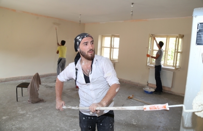 Üniversiteli Gençler, Gökçedere Köy Okulunu Yeniledi!