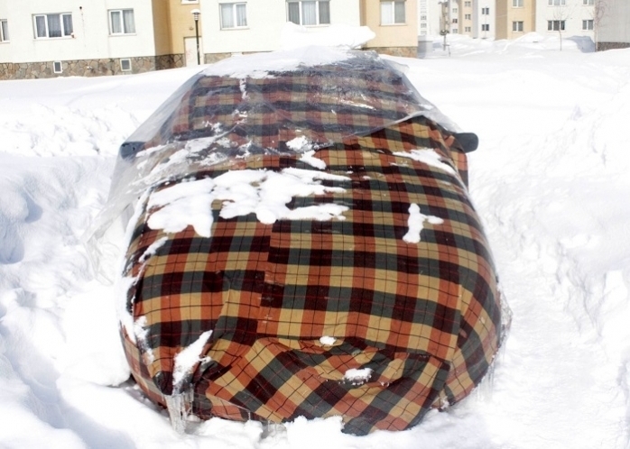 Erzurum'da Araçlar Soğuktan Böyle Korunuyor!