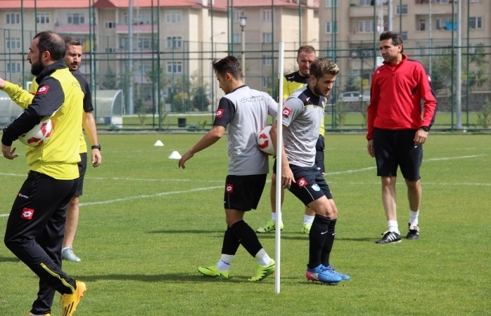 Erzurumspor Sportif Direktörü Zafer Demir: 