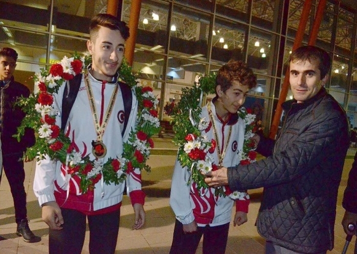 Taekwondonun Balkan Fatihlerine Coşkulu Karşılama!