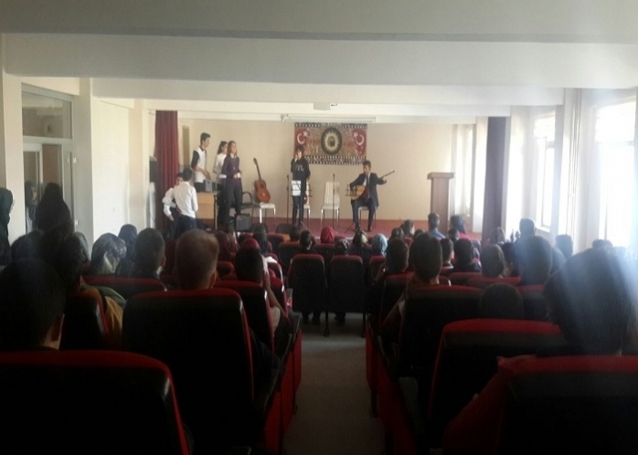 Lise Öğrencileri Neşet Ertaş’ı Andı!