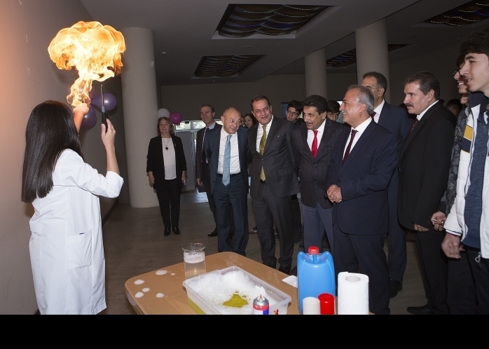 Rektör Çomaklı’dan Bilim Şenliği’ne Tam Not!