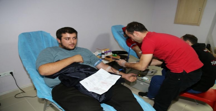 Üniversiteli Öğrenciler Kan Bağışladı