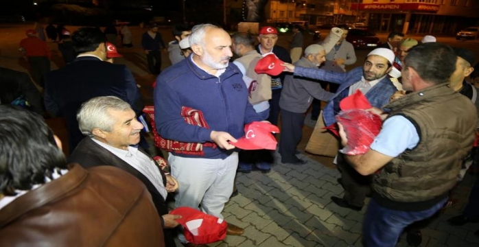 Ay Yıldızlı Şapkalara Yoğun İlgi