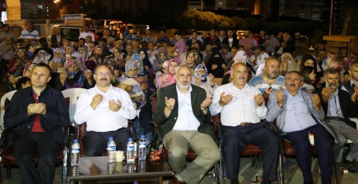 Oltu’da Eller Semaya Yükseldi