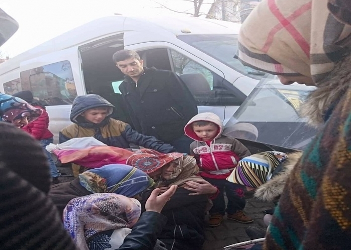 Öğrenci Servisi Otobüs Durağındaki Yayaları Ezdi: 3 Yaralı!
