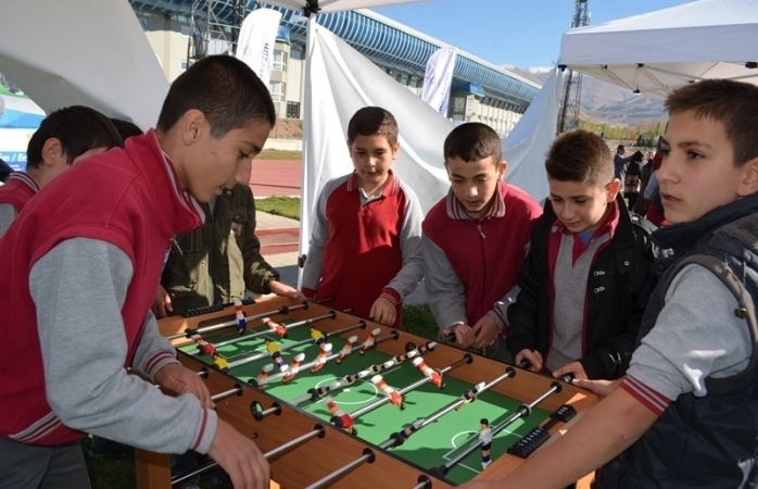 ‘Mobil Gençlik Merkezim’ Erzurum’da!