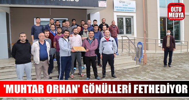 Muhtardan izolasyondaki infaz koruma memurlarına tatlı sürprizi