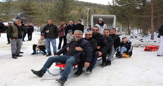 Olur'da kızaklarla kıyasıya yarış