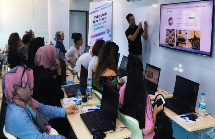 Erzurumlu Kadınlara Temel İnternet Kullanımı Öğretilecek!