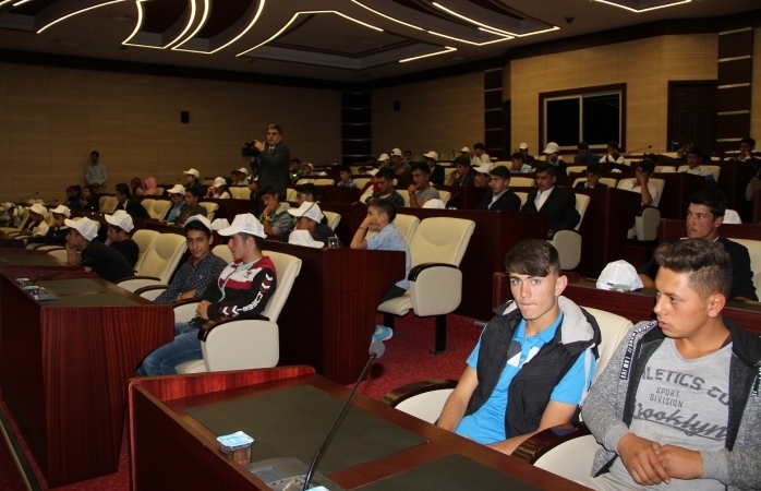 Vali Azizoğlu, Karayazı ve Karaçobanlı Gençleri Kabul Etti!