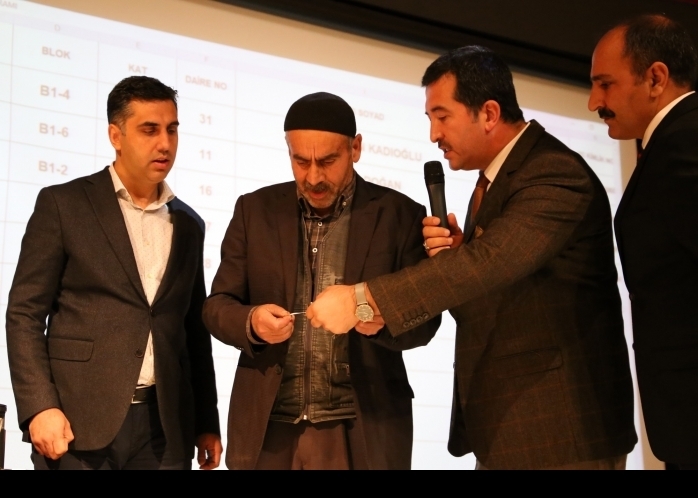 Başkan Sekmen: “Konut Mağdurlarına TOKİ Tarafından Yapılan Dairelerin Kura Çekimi Yapıldı, Hayırlı Olsun”