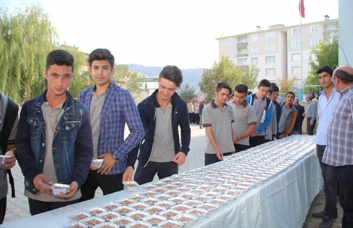 Öğrencilere Aşure Dağıttılar!