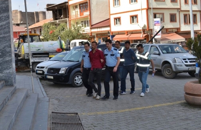 Cezaevinden Kaçtı, Oltu Polisinden Kaçamadılar!