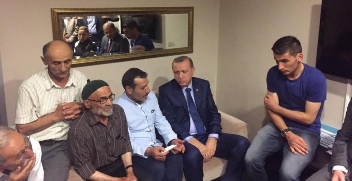 Cumhurbaşkanı Erdoğan, Şenkayalı Şehit Oğuzhan’ın Ailesini Ziyaret Etti