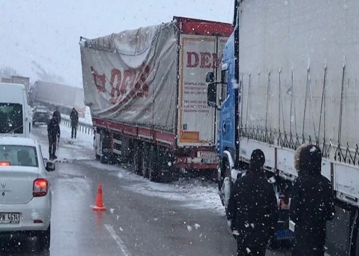 Erzurum-Horasan Karayolu Ulaşıma Kapandı!