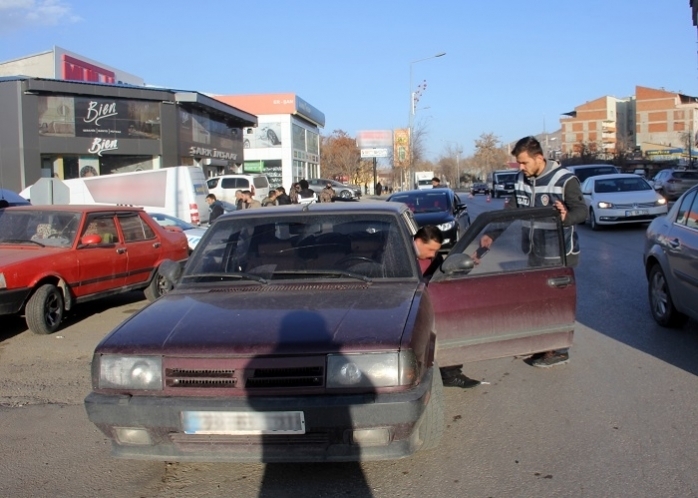 Polisten Yılbaşı Öncesi ‘Huzur Erzurum’ Uygulaması!