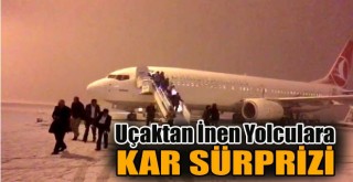 Erzurum Havalimanı'nda Uçaktan İnen Yolculara Kar Sürprizi!