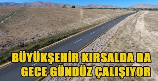 Büyükşehir kırsalda da gece gündüz demeden yol yapıyor